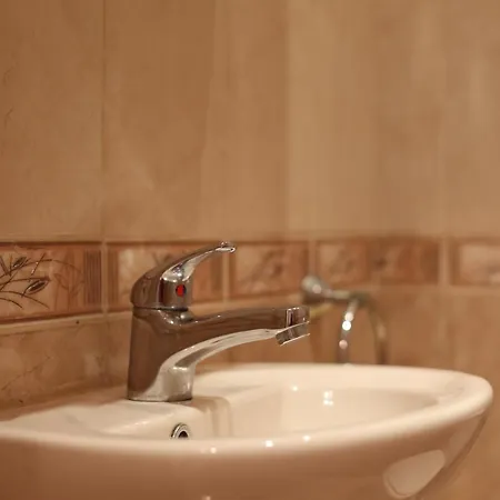Apartman Spacious, Cosy & Bright 2 Bedroom, Central