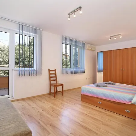 Apartman Spacious, Cosy & Bright 2 Bedroom, Central *