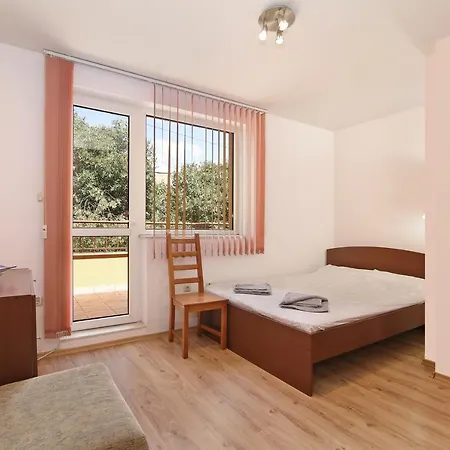 Spacious, Cosy & Bright 2 Bedroom, Central Apartman