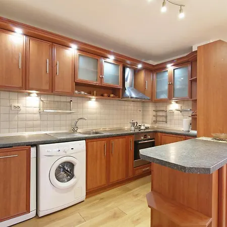 Apartman Spacious, Cosy & Bright 2 Bedroom, Central