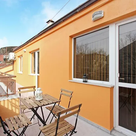 Spacious, Cosy & Bright 2 Bedroom, Central *