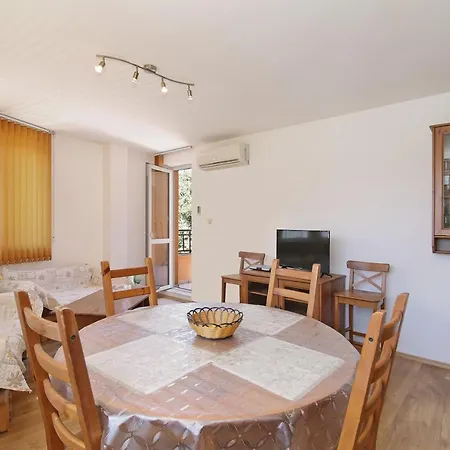 Spacious, Cosy & Bright 2 Bedroom, Central Várna