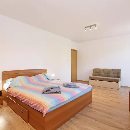 Spacious, Cosy & Bright 2 Bedroom, Central Apartman