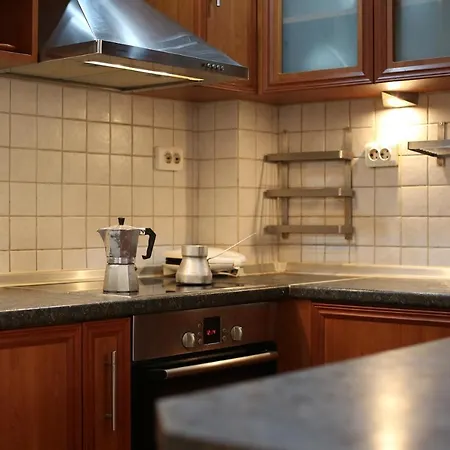 Spacious, Cosy & Bright 2 Bedroom, Central *