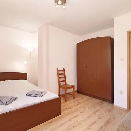 Spacious, Cosy & Bright 2 Bedroom, Central *