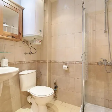Spacious, Cosy & Bright 2 Bedroom, Central Apartman *