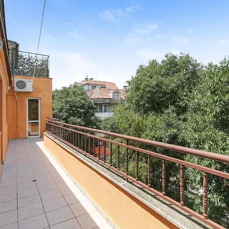 Spacious, Cosy & Bright 2 Bedroom, Central Várna