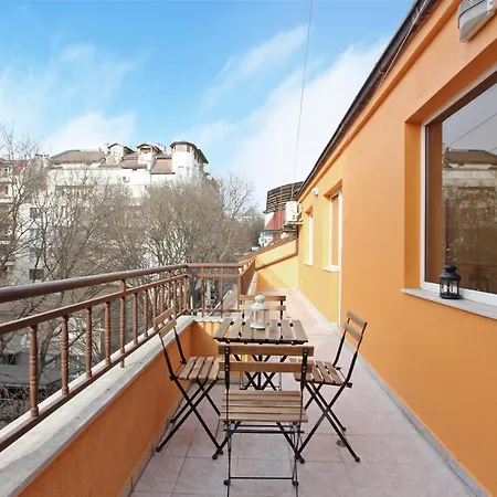 Apartman Spacious, Cosy & Bright 2 Bedroom, Central