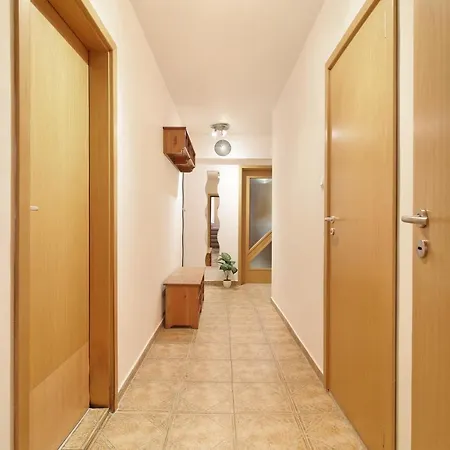 Spacious, Cosy & Bright 2 Bedroom, Central * Várna