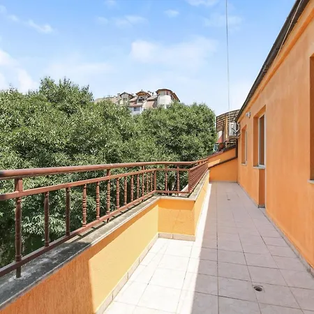 Spacious, Cosy & Bright 2 Bedroom, Central *